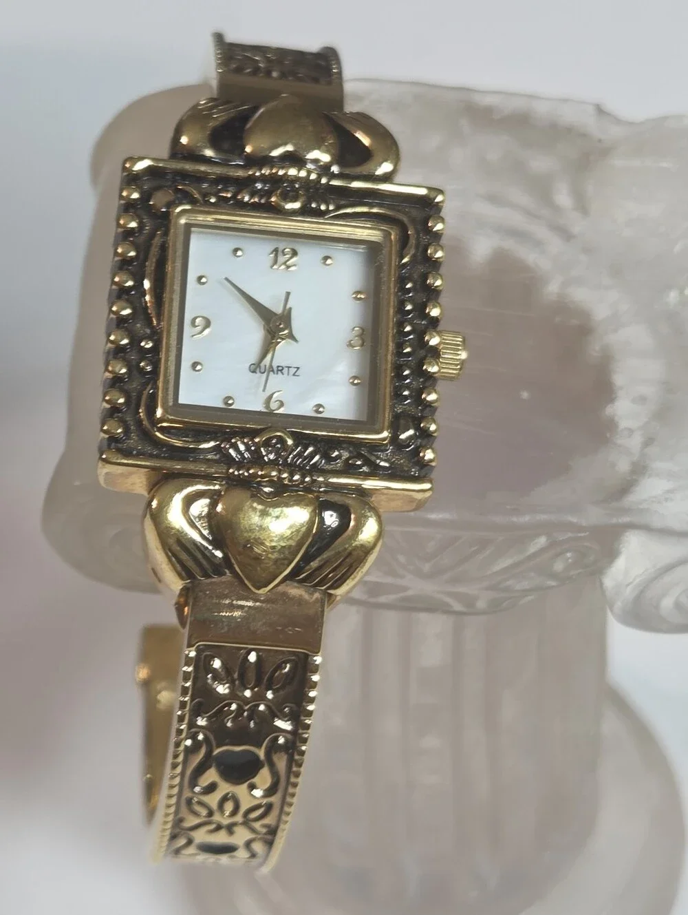 ladies gladdagh ornate quartz watch gold tone needs battery irish celtic